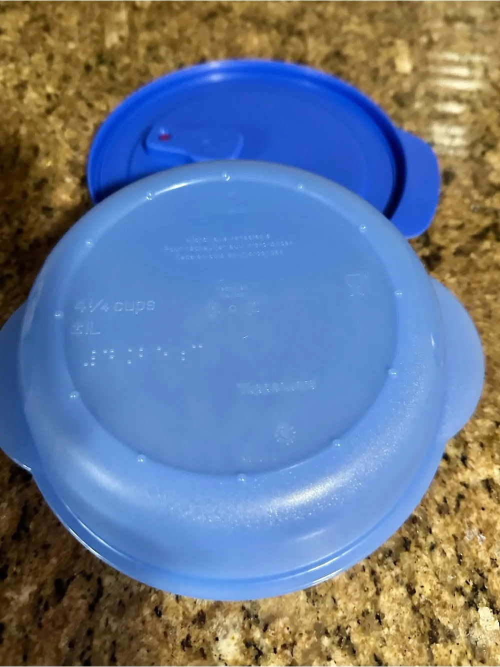 Tupperware crystal wave Container 4 1/4 cups - 1 liter - blue color